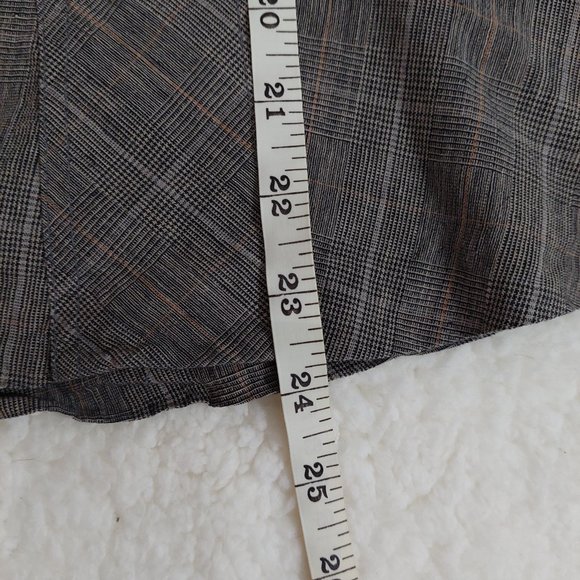 Grey plaid knee length skirt with matching belt - Picture 7 of 7